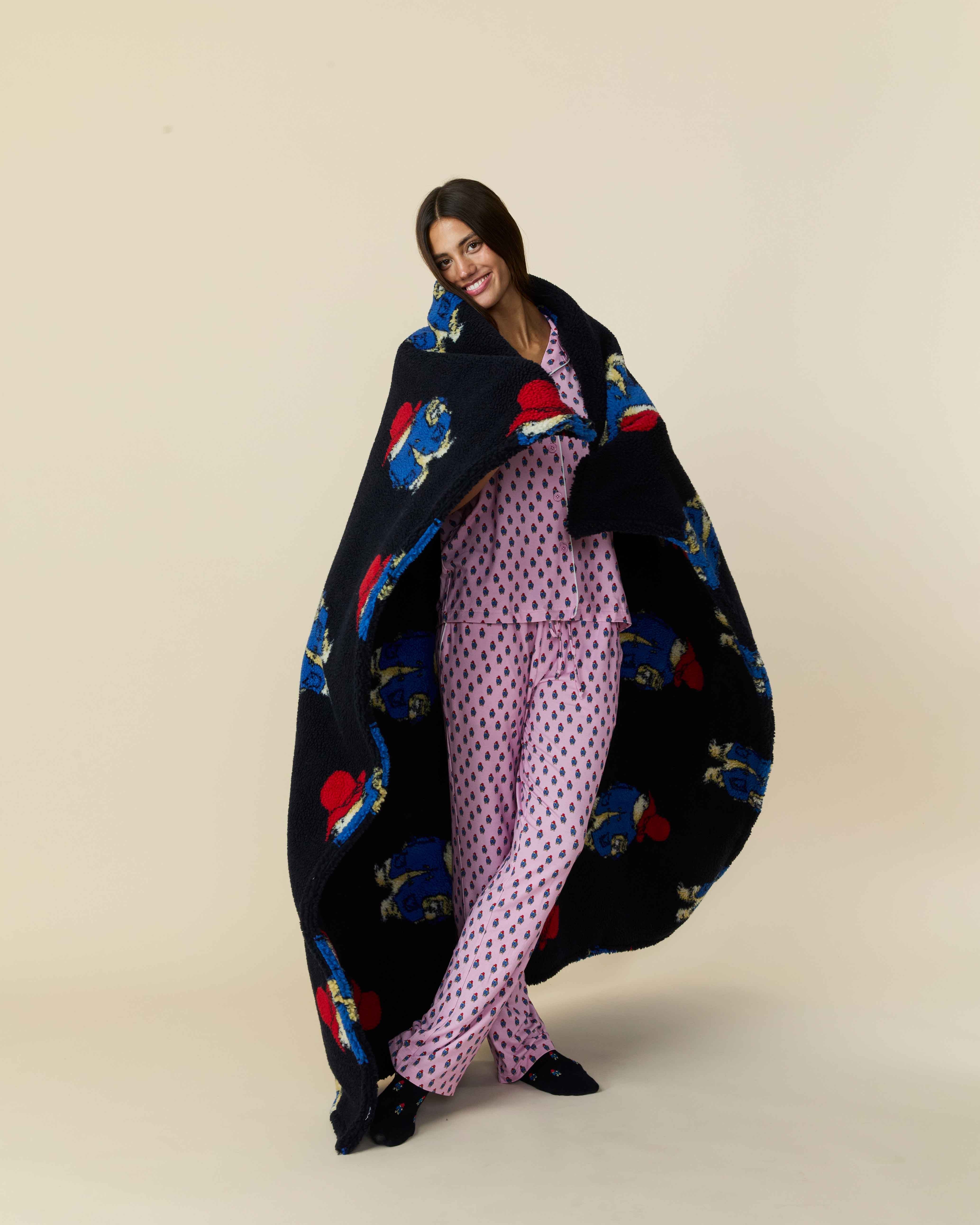 Paddington Sherpa Throw Blanket Navy - Image 5
